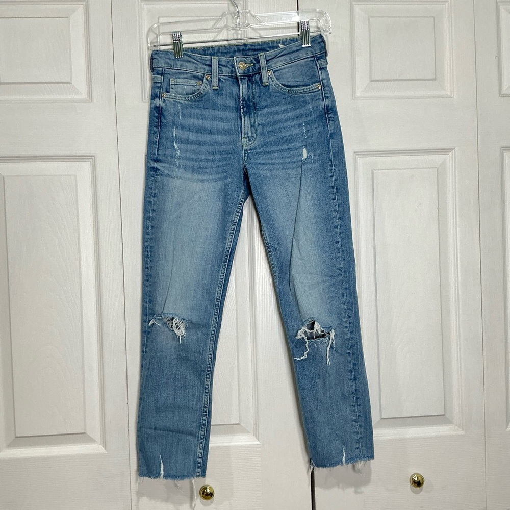 🤎 & Denim Girlfriend Fit Ankle Raw Hem Blue Distressed Denim Jeans - Size 0 / 25